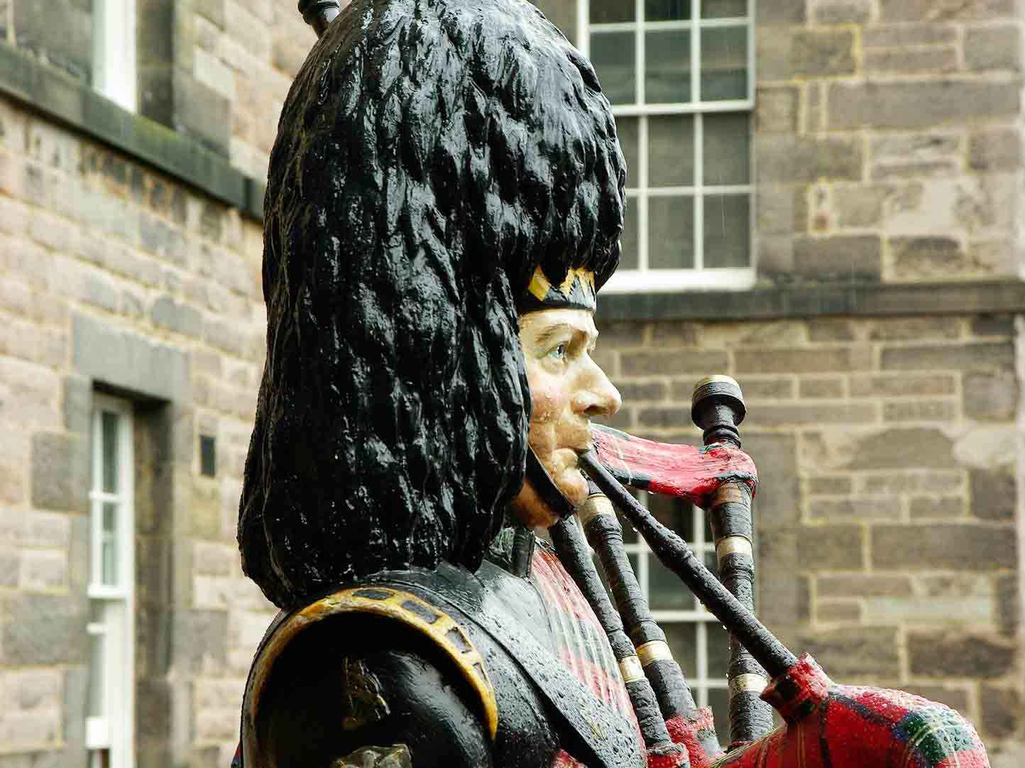 Edinburgh - Statue